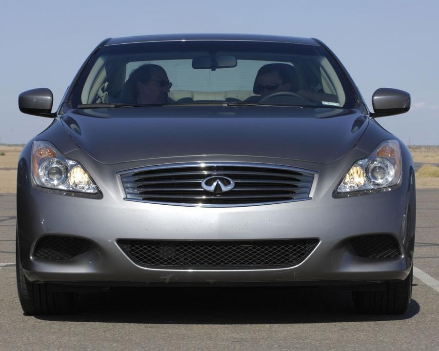  Infiniti G37 Coupe 2007 года  (фото 16 из 74)